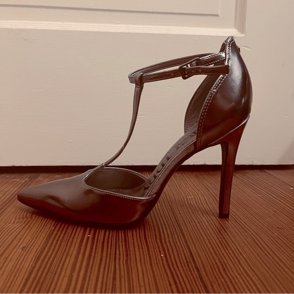 Gunmetal T-strap heels - Picture 2 of 5